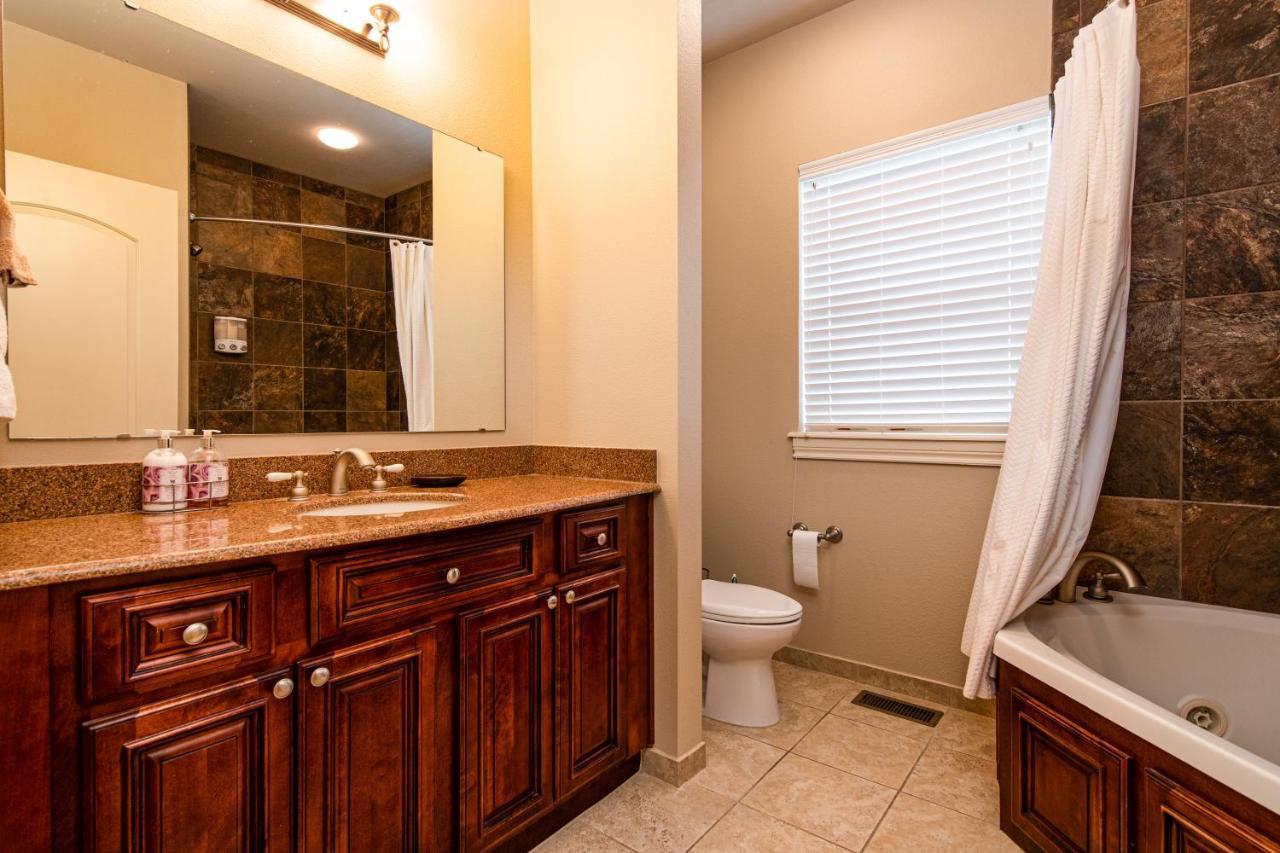 Two Bedroom Villa In The Heart Of Branson! Eksteriør billede